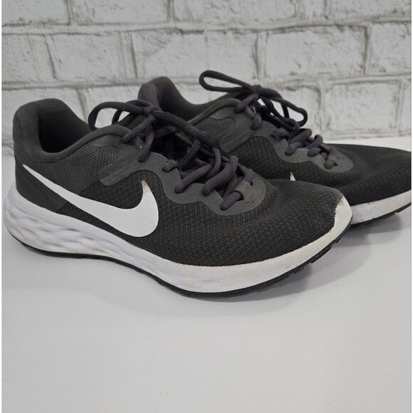 Nike Shoes - NIKE gray athletic shoes